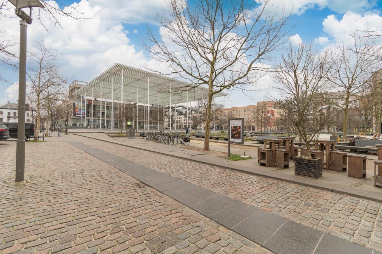Between The Theaters Of Antwerp Apartment Exterior photo